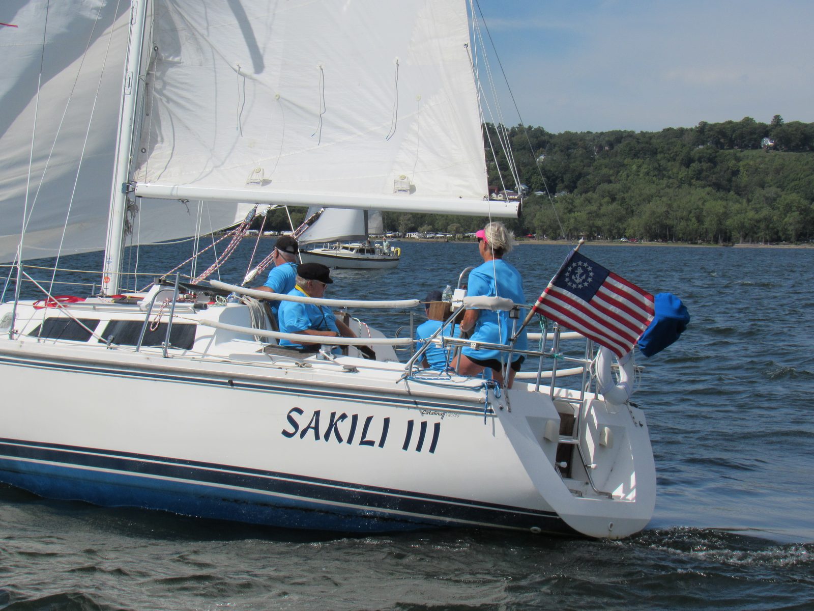 Sakili III sailboat with crew at the start